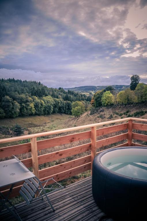 Les Volca'Lodges De Tournebise Saint-Pierre-le-Chastel ภายนอก รูปภาพ